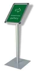 Navigationssysteme: Informationsdisplay, silber, Aluminiumrahmen, quadratisch, 28 x 28 x 80 cm