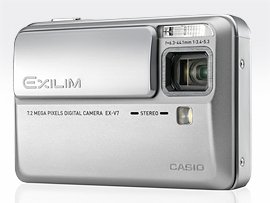 Camcorder: Casio EXILIM EX-V7 Digitalkamera (7 Megapixel) in silber im Bundle gro� mit High-Speed-Speicherkarte 2 GB (133-fache Lesegeschwindigkeit), hochwertiger Gr�tzner Akku NP50 und Premium Fotohartschalentasche HS-1