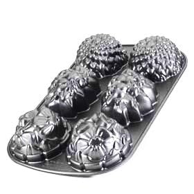 NordicWare 56337 Cast-Aluminum Floral Mini-Cake Pan by Nordic Ware