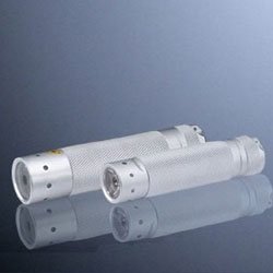 PDAs: Zweibr�der V� three A Silver 7737 LED Taschenlampe