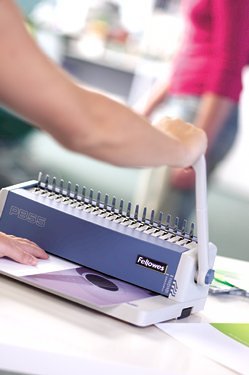 Festnetztelefone: Fellowes Plastikbindeger�t PB 55, 180 Blatt Bindeleistung inkl. 500 Binder�cken und 200 Einbanddeckel