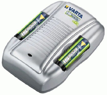 Verst&auml;rker und Receiver: Varta Weltrekord Lader - Das schnellste Akkuladesystem der Welt - VARTA 15 Minute charge & go Ladeger�t- incl 2x 15 Minuten Akku + KFZ-Lader