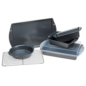 Wilton Tri-Tanium 7 Piece Bakeware Set by Bakeware Sets