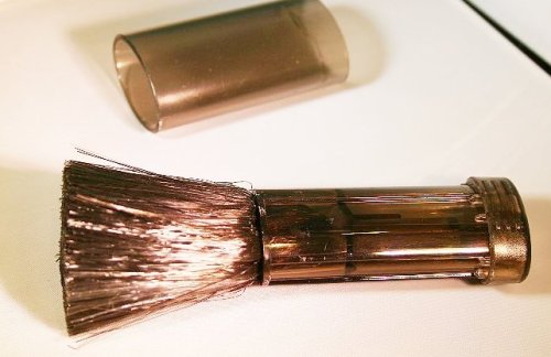 Speicherkarten: Reinigungspinsel zieht Saub magisch an - F�r Tastauren, Kameras, Handys, Bildschirme TOP