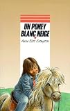 Un poney blanc neige