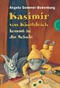 Jetzt ist es auch f�r Kasimir von K�sebleich so weit: Er kommt in die Schule! Aber nat�rlich geht Kasimir nicht in eine normale Schule, sondern in die Gespinster-Schule. Statt Rechnen lernt man da zum Beispiel, wie man eine Kerze in einen Bumerang verwandelt oder wie man einen Brief liest, der noch im Umschlag steckt. Doch Kasimir kann nicht ungest�rt lernen. Denn sein Feind, der Ranzenmann, heckt wieder finstere Pl�ne aus. Kinder ab 6 Jahren werden mit Freude feststellen, dass nicht nur Menschenkinder zur Schule gehen m�ssen. Und mit Kasimir von K�sebleich kommt in die Schule sorgt Angela Sommer-Bodenburg au�erdem garantiert f�r gespenstische Spannung!