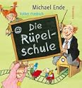 Wer brav ist, bleibt sitzen! In der R�pelschule ist die Welt auf den Kopf gestellt. F�r Schreien und Toben, Schmatzen, Schmutzig- und Unordentlichsein gibt es hier gute Noten. Der Lehrer ist erst zufrieden, wenn ihm seine Sch�ler so richtig sch�n auf der Nase herumtanzen. Alle Kinder, die nicht in die R�pelschule gehen d�rfen, werden an diesem originellen "Benimm-Buch" und den witzigen Bildern von Volker Fredrich ihre helle Freude haben! 