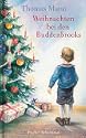 Weihnachten bei den Buddenbrocks: Weihnachten in der Mengstrasse, bei der Konsulin Buddenbrook. Ein Fest f�r die ganze Familie, vor allem aber f�r den kleinen Hanno, der pochenden Herzens "das Nahen der unvergleichlichen Zeit" herbeisehnt. Und w�hrend in der Halle die Chorknaben einen glockenreinen A-cappella-Gesang anstimmen, dringt durch die Falten der noch fest geschlossenen Fl�gelt�r der Tannenduft und "erweckt die Vorstellung der Wunder dort drinnen im Saal".