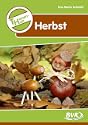 "Bunt sind schon die W�lder, gelb die Stoppelfelder und der Herbst beginnt." Starten Sie die farbenfrohe Jahreszeit mit der f�cher�bergreifenden Herbst-Werkstatt. Von den unterschiedlichsten Seiten betrachtet, bietet der Herbst jede Menge Anregungen f�r Ihren Unterricht: Herbstwetter, Erntezeit, Herbstfr�chte, Tiere im Herbst oder auch Sankt Martin und Halloween. Die Kinder erarbeiten sich die Angebote selbstst�ndig: Wie bereitet sich das Eichh�rnchen auf den Winter vor? Wie viele Kilometer legen die Zugv�gel zur�ck? Wie entsteht der Wind und welche verschiedenen Windst�rken gibt es? Was ist eine Windrose? Welches Obst und Gem�se ist im Herbst besonders frisch und lecker? Was sind die Bestandteile einer Sonnenblume? In einer selbst angelegten F�hlkiste ertasten die Kinder ihre mitgebrachten Herbstmaterialien. Verschiedene f�cher�bergreifende Arbeitsangebote wie Schreibanl�sse, Sachrechenaufgaben, R�tsel, Puzzles und Bauanleitungen motivieren die Kinder auch an tristen Regentagen mit einem sonnigen Gem�t in der Herbstwerkstatt zu arbeiten.