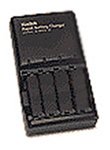 Kompaktanlagen: Kodak NiMH/NiCd Batterieschnelladeger�t mit 4 NiMH-Batterien AA