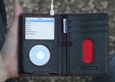 TV Ger&auml;te: Tunewear PRIE Tunewallet f�r iPod 5 Generation schwarz/rot