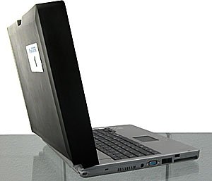 Digitalkameras: Demolux Taiga: fall- und sto�sicheres 15 Zoll Notebook mit Spritzwasser Schutz, 3D Grafikengine von ATI